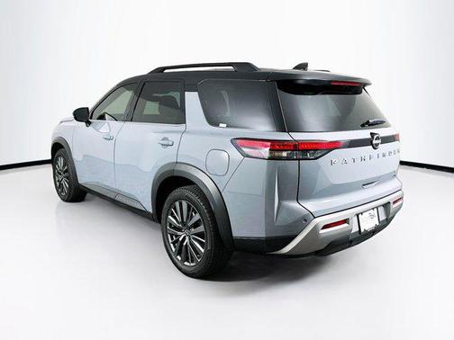 2022 Nissan Pathfinder SL 2WD