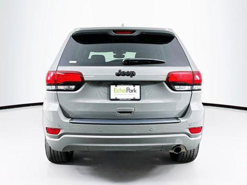 2022 Jeep Grand Cherokee Laredo