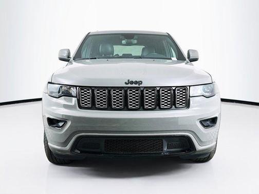 2022 Jeep Grand Cherokee Laredo