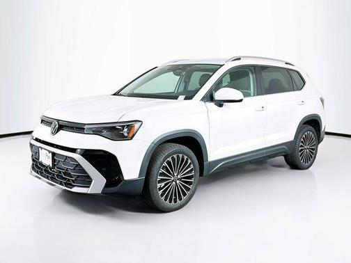 Pure White 2025 Volkswagen Taos 1.5T SE