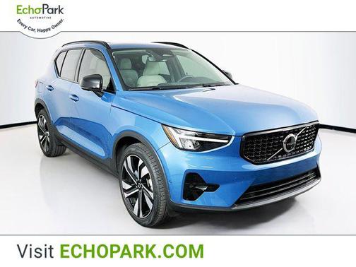 2023 Volvo XC40 B5 Plus Dark Theme