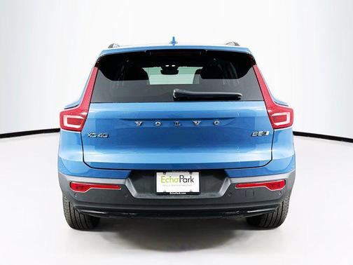 2023 Volvo XC40 B5 Plus Dark Theme