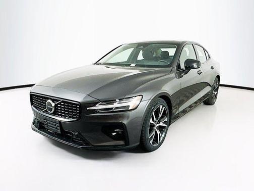 2024 Volvo S60 B5 Core Dark Theme