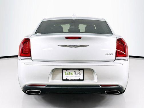 2019 Chrysler 300 Touring