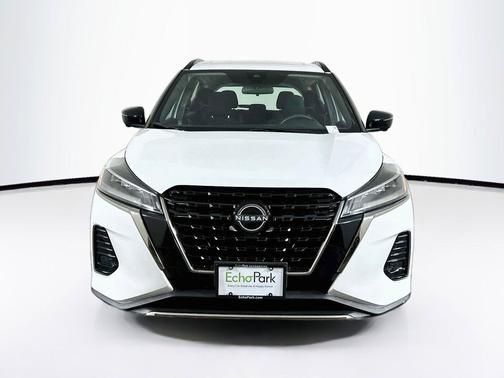 Fresh Powder 2024 Nissan Kicks SR
