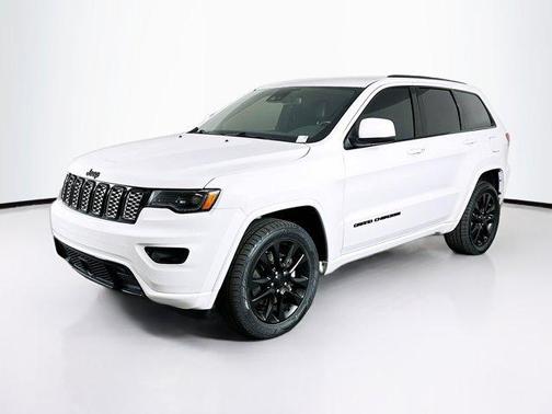 Bright White Clearcoat 2021 Jeep Grand Cherokee Laredo
