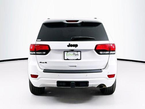 Bright White Clearcoat 2021 Jeep Grand Cherokee Laredo