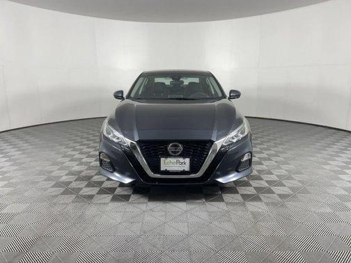 Photo 2 of 32 of 2021 Nissan Altima 2.5 SV