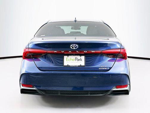 2020 Toyota Avalon Hybrid XLE