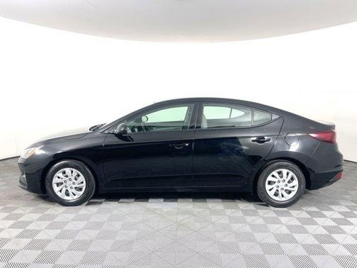 Photo 5 of 33 of 2019 Hyundai Elantra SE