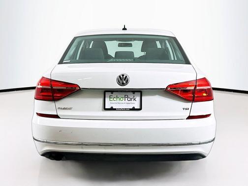 Pure White 2016 Volkswagen Passat 1.8T S