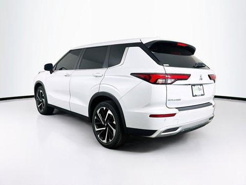 White Diamond 2024 Mitsubishi Outlander SE 2.5 S-AWC