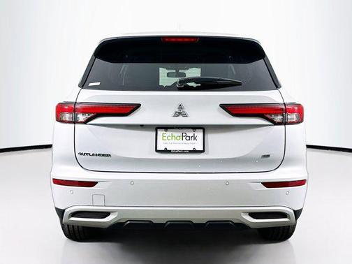 White Diamond 2024 Mitsubishi Outlander SE 2.5 S-AWC