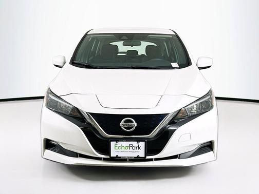 Glacier White 2022 Nissan Leaf S 40 kWh