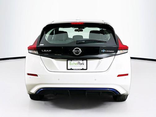 Glacier White 2022 Nissan Leaf S 40 kWh