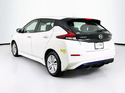 Glacier White 2022 Nissan Leaf S 40 kWh