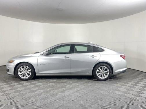 Photo 5 of 32 of 2021 Chevrolet Malibu LT