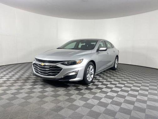 Photo 3 of 32 of 2021 Chevrolet Malibu LT
