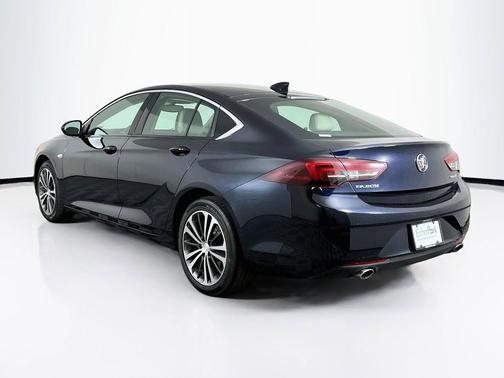 Darkmoon Blue Metallic 2018 Buick Regal Sportback Essence