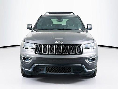 Granite Crystal Metallic Clearcoat 2017 Jeep Grand Cherokee Laredo