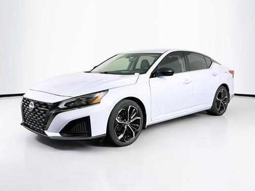 Gray Sky Pearl 2024 Nissan Altima SR FWD