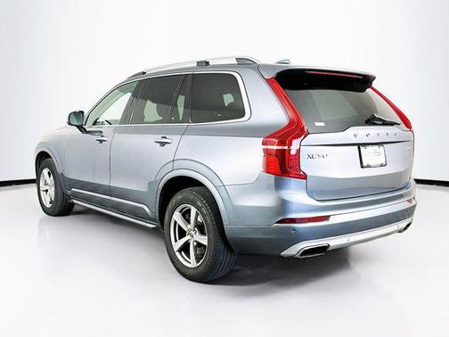 2016 Volvo XC90 T5 Momentum
