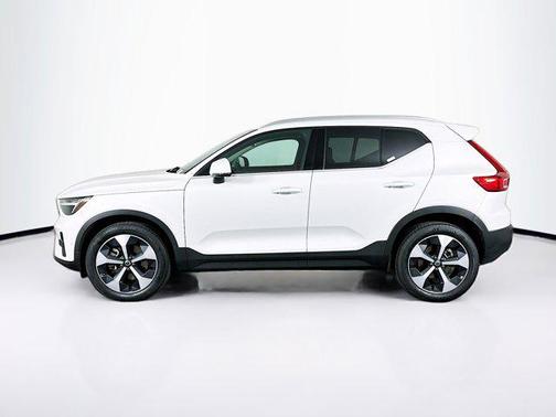2025 Volvo XC40 B5 Plus Bright Theme