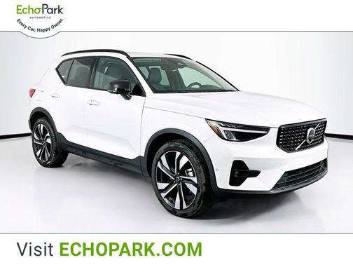 2025 Volvo XC40 B5 Plus Dark Theme