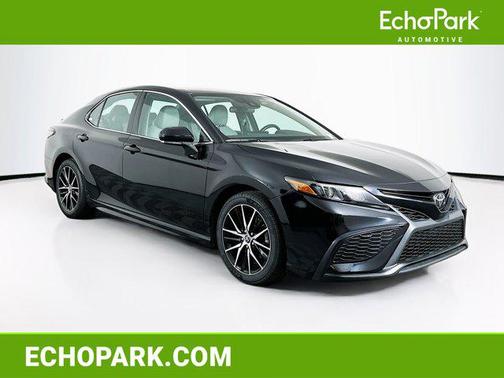 Midnight Black Metallic 2022 Toyota Camry SE