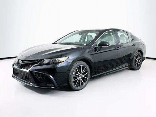 Midnight Black Metallic 2022 Toyota Camry SE