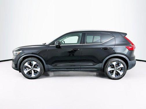 2025 Volvo XC40 B5 Plus Bright Theme