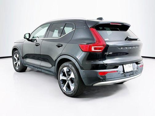 2025 Volvo XC40 B5 Plus Bright Theme