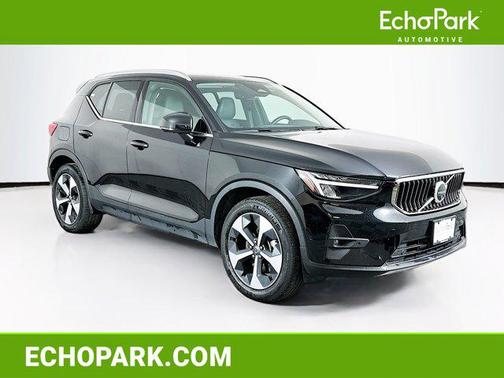 2025 Volvo XC40 B5 Plus Bright Theme