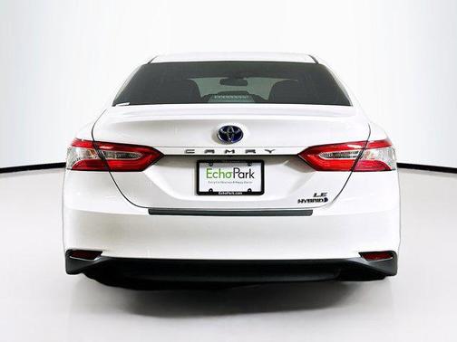 Super White 2018 Toyota Camry Hybrid LE