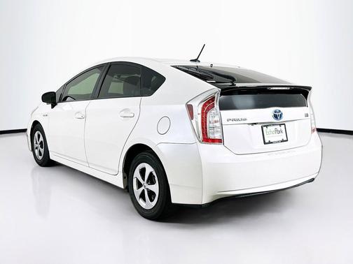 Blizzard Pearl 2014 Toyota Prius Three