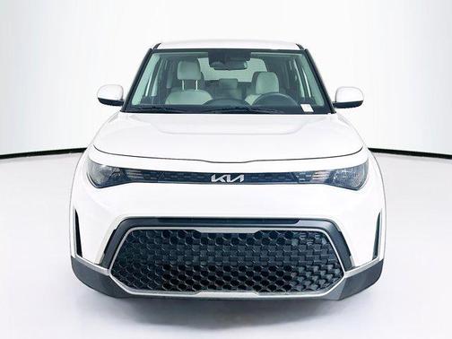 Snow White Pearl 2025 Kia Soul LX