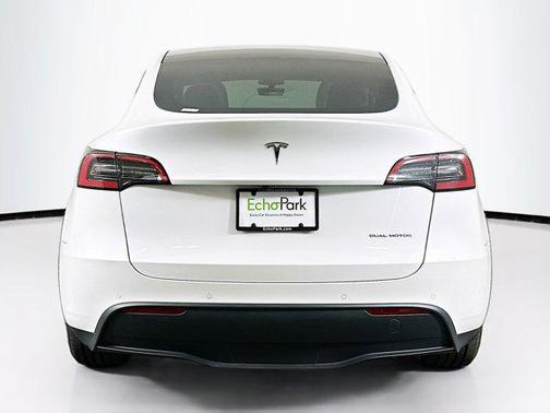 2022 Tesla Model Y Long Range Dual Motor All-Wheel Drive