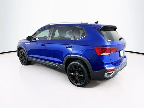 Cornflower Blue 2022 Volkswagen Taos 1.5T SE
