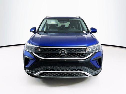 Cornflower Blue 2022 Volkswagen Taos 1.5T SE