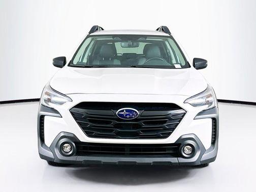 Crystal White Pearl 2025 Subaru Outback Onyx Edition