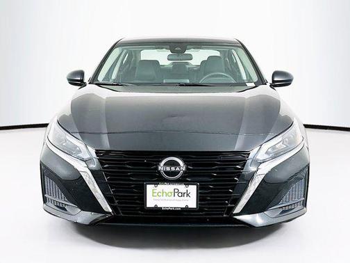 Super Black 2025 Nissan Altima SV FWD