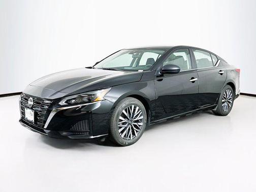 Super Black 2025 Nissan Altima SV FWD