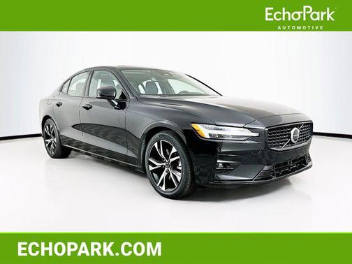 Onyx Black Metallic 2024 Volvo S60 B5 Core Dark Theme