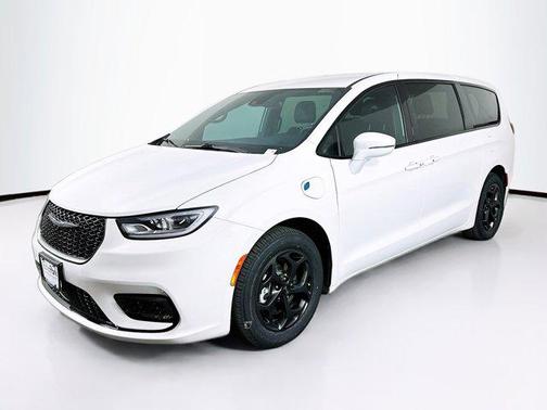 2022 Chrysler Pacifica Hybrid Touring L