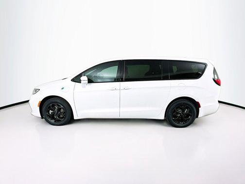 2022 Chrysler Pacifica Hybrid Touring L