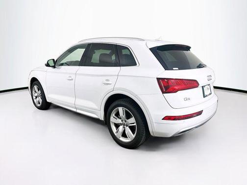 Glacier White Metallic 2019 Audi Q5 2.0T Premium Plus