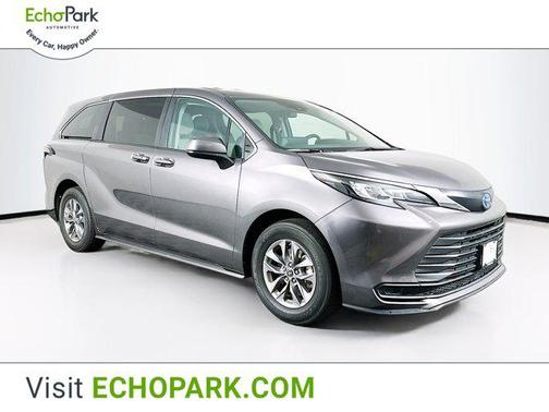 2023 Toyota Sienna LE