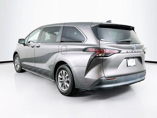 2023 Toyota Sienna LE