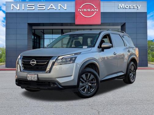 2024 Nissan Pathfinder SV