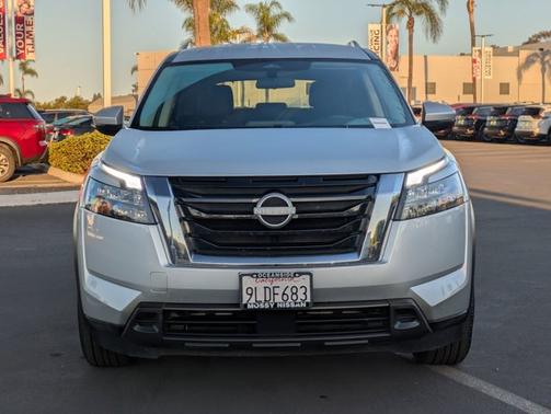 2024 Nissan Pathfinder SV